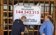 Cartel anunciando que ha tocado el bote de Euromillones en Mayorga (Valladolid)