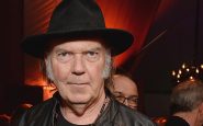 neil-young-podcast-antivacunas