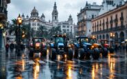 Manifestación de agricultores en Valencia pidiendo la dimisión de Mazón