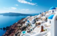 Vista panoramica di Santorini con vulcano attivo